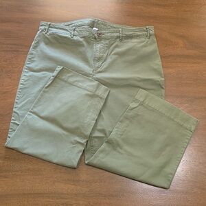 Old Navy Cropped Chino, Size 18